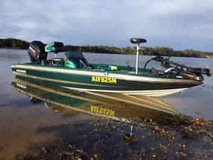 Tournament Bass / Bream Boat 2000 DynaTrak completely set up and ready to fish