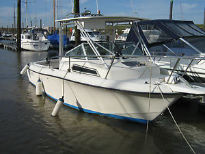 DONZI F23 Walk-round American Sports Fishing Boat