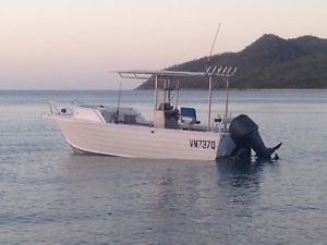 ALUMINIUM 6.4M CENTRE CONSOLE