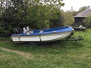 motor boat dory with mercury 18hp outboard motor with fish finder and trailer