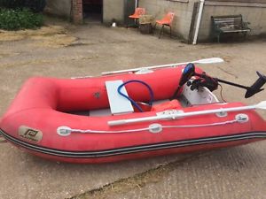 Inflatable dinghy with electric outboard