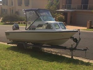 4.6 Metre Half Cabin boat