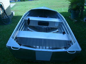 aluminium  boat  Quintrex  Dart 310  used 3 times