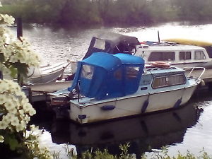 Relcraft River Canal Cruiser 19' with Mooring £1 start no reserve