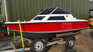 FISHING BOAT / PLEASURE BOAT 2 BERTH CABIN CRUISER WITH OUTBOARD ENGINE MAY P/X