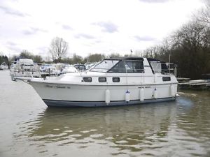 motor cruiser