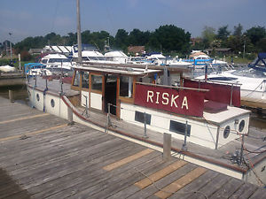 34 ft Classic motor cruiser