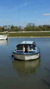 Widebeam broads cruiser houseboat liveaboard