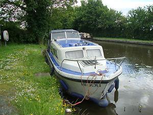 NORMAN 23 FT CANAL CRUISER BOAT MOORED ON LANCASTER CANAL