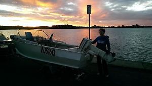 Aluminium boat  with trailer,De Havilland 4.0,over rego on both boat and tralier