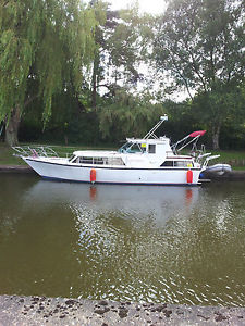 motor boat aft cabin  cruiser  motor yacht   live aboard  boat moonraker 36