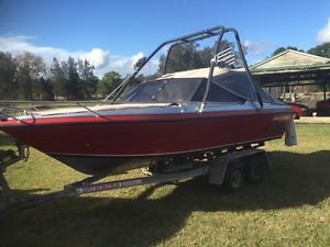 Flightcraft Bowrider 5.4 meter with wake tower