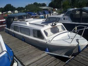 Buckingham 25 cabin cruiser