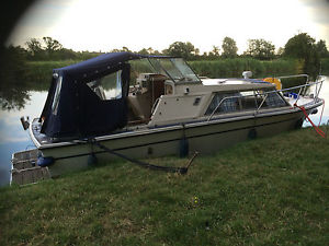 MOTER BOAT 25 FT CRUISER WIDE BEAM