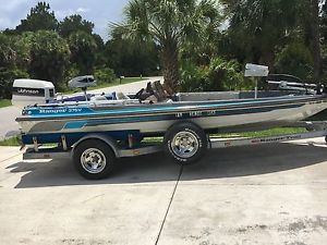 Bass Boat Ranger 375V