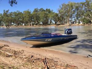 Meos spyder ski boat