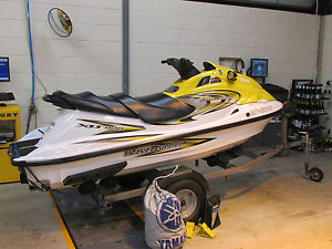 2003/04 YAMAHA WAVE RUNNER XLT800 JET SKI 3 SEATER IMMACULATE CONDITION