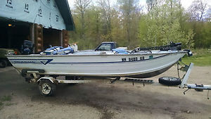 1993 Grumman 16 ft. fishing boat 69 in. beam