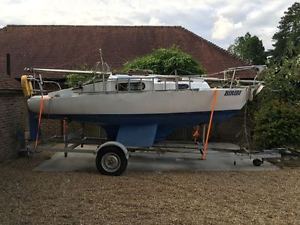 20ft GRP CAPRICE sailing yacht (Bilge Keel) with trailer.