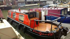 Redpoll - Black & Red Narrow Boat - Currently moored in Bristol Docks