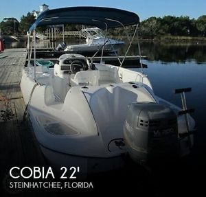 1999 Cobia 226 Coastal Deck