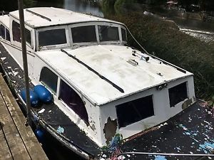 Liveaboard boat 30 x 10ft