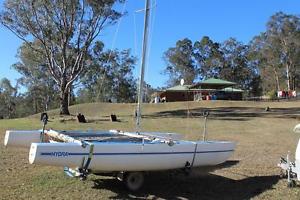 Catamaran 18 ft Hydra on registered trailer