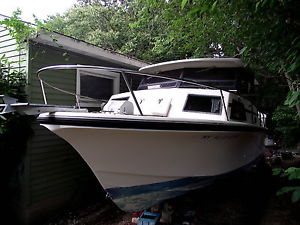 26ft STAMAS BOAT,1985,DUAL INBOARD OUTBOARDS,CABIN,KITCHEN,BATHROOM,BOAT