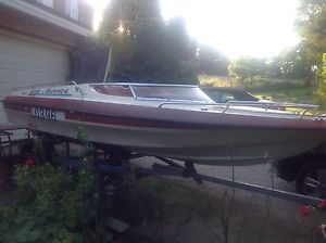 1970's Dateline Bikini Boat with trailer