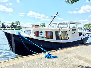 Mini Dutch Barge Canal widebeam River cruiser liveaboard in London