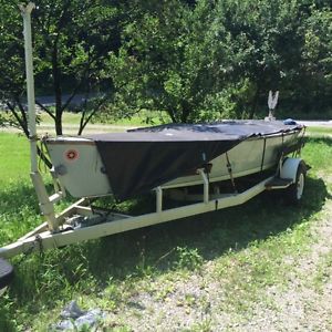 Lightning-19 sailboat with very nice trailer