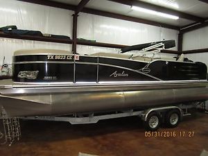 Pontoon-Tritoon Boat 22'