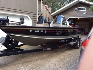 2002 Lund 1900 Pro-V IPS Tournament Series Fishing Boat