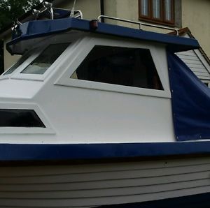 Icelander 18ft fishing boat with Johnson ocean runner V490CC two stroke engine