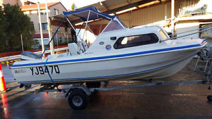 SWIFTCRAFT 15ft 1/2 CABIN FISHING/FAMILY/SKI BOAT 60hp MARINER + TRAILER + REGO