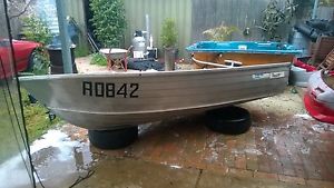 Boat aluminium Stacer, 9.9 Johnson Motor, Car topper