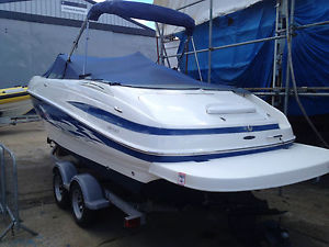 Maxum 2400 SC3 sports boat. 2006. 350 Mercruiser MPI Seacore