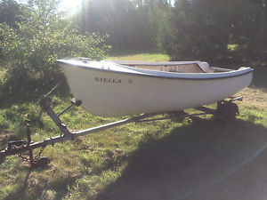 boat - lovely 12 foot fishing boat dinghy on good trailer