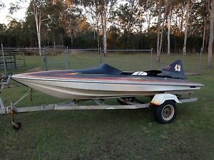 race boat bullet 1500 tunnel deck circuit boat racing outboard