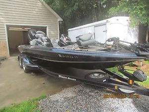 2005 Triton TR21XDC Bass Boat