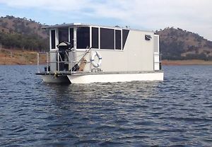 Trailerable Houseboat