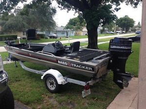 Bass Tracker 17FT W/ Trailer 