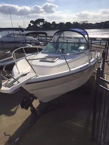 Karnic 2050 walk around Day boat with mercury 90hp four stroke / Trailer