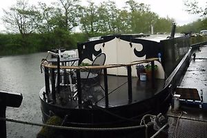 wide beam narrow boat