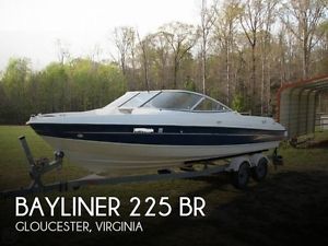 2005 Bayliner 225 BR