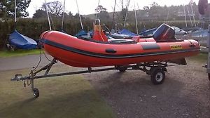 Powerboat RIB speedboat coaching safety boat