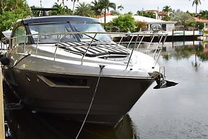 2015 Cruisers Yachts 45 Cantius Black Diamond edition