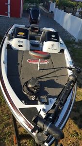 2004 Skeeter SX190 Bass Boat