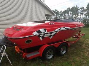 Sweet 2003 Crownline Boat