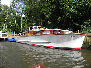 liveaboard 40ft classic wooden broads cruiser